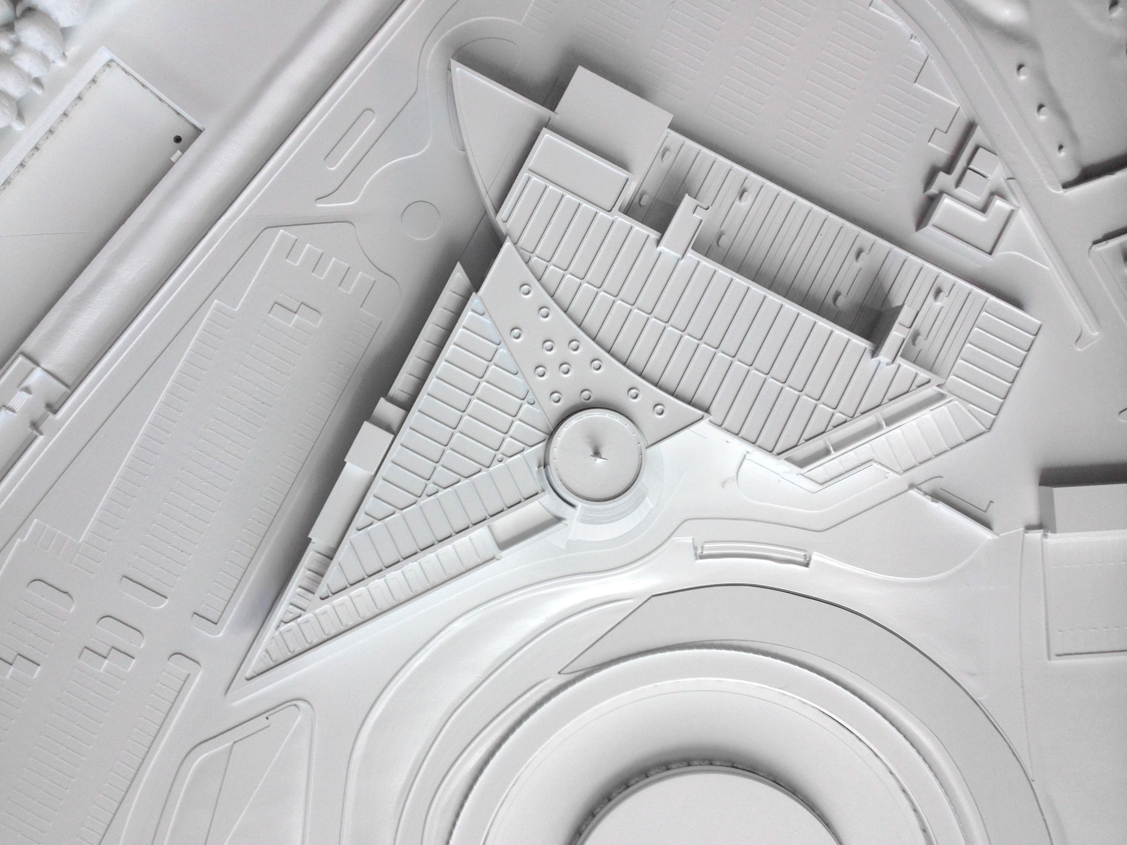 Mercedes_Wall_Model_02.jpg